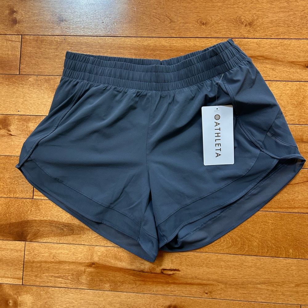 Athleta Mesh Racer Run Shorts in Gray 4” NWT